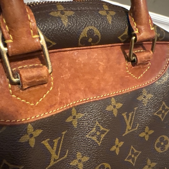 Louis Vuitton bag preloved see pics for wear smoke free home clean - Picture 6 of 9